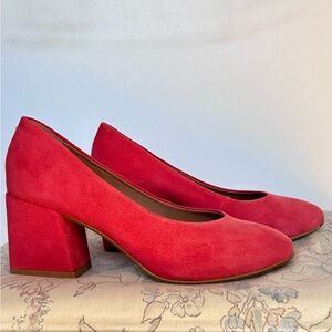 L’intervalle red suede chunky heel